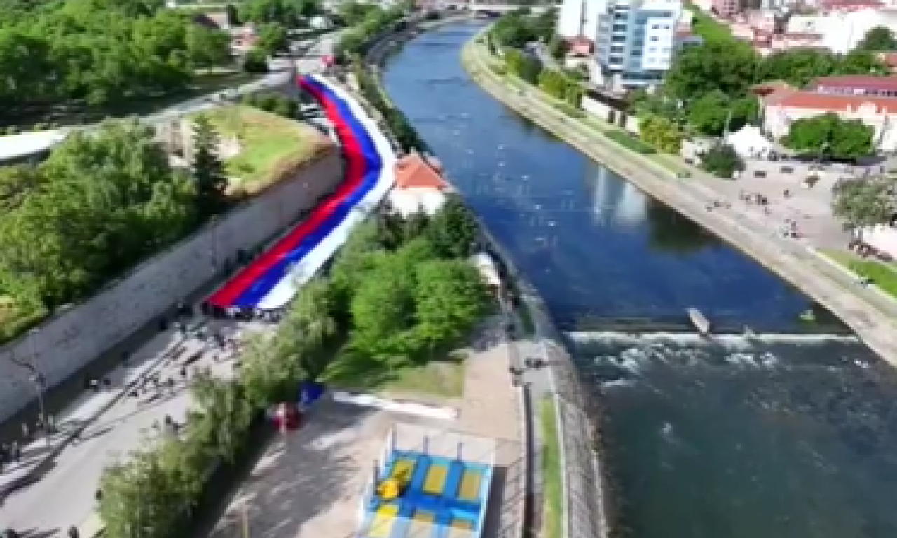 Najduža zastava Srbije razvijena u Nišu
