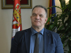 Prvo završetak tekuće fakultetske godine pa tek onda upis novih studenata
