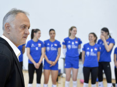 Ministar Gajić posetio odbojkašice Srbije koje se pripremaju za Ligu nacija