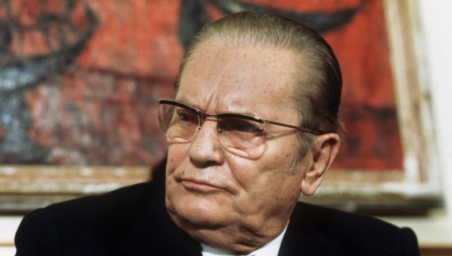 DIŽU SPOMENIK SVOM UNESREĆITELJU:Odjeci odluke lokalne vlasti da na Cetinju podignu spomenik Josipu Brozu Titu