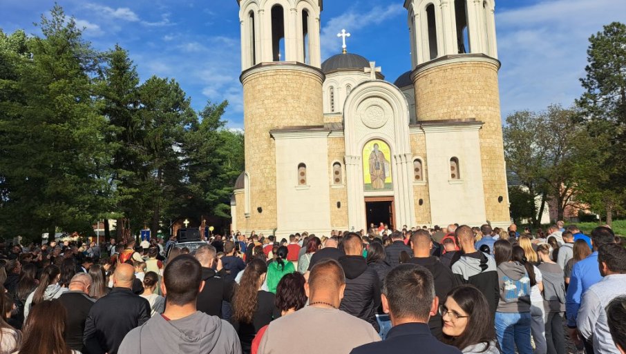 U BERANAMA SVEČANO OBELEŽEN ĐURĐEVDAN SLAVA MANASTIRA ĐURĐEVI STUPOVI: Slavska sveća gori 812 leta!