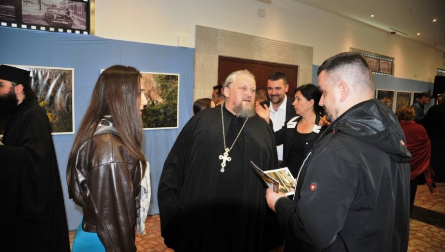 U Nikšiću izložene fotografije manastira