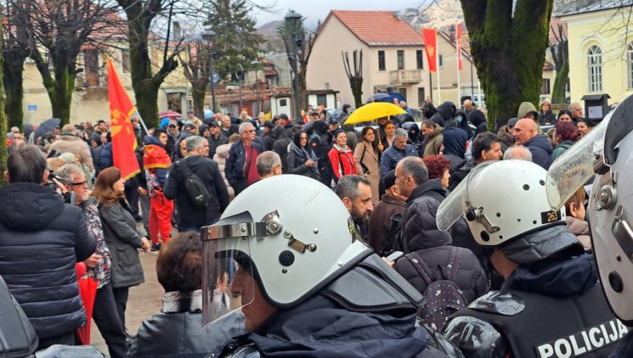 Posle 19 godina, kada su krenuli svojim putem, u Crnoj Gori podeljeni oko jezika, vere..