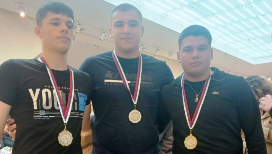 Tri medalje za učenike Ekonomske škole (FOTO)