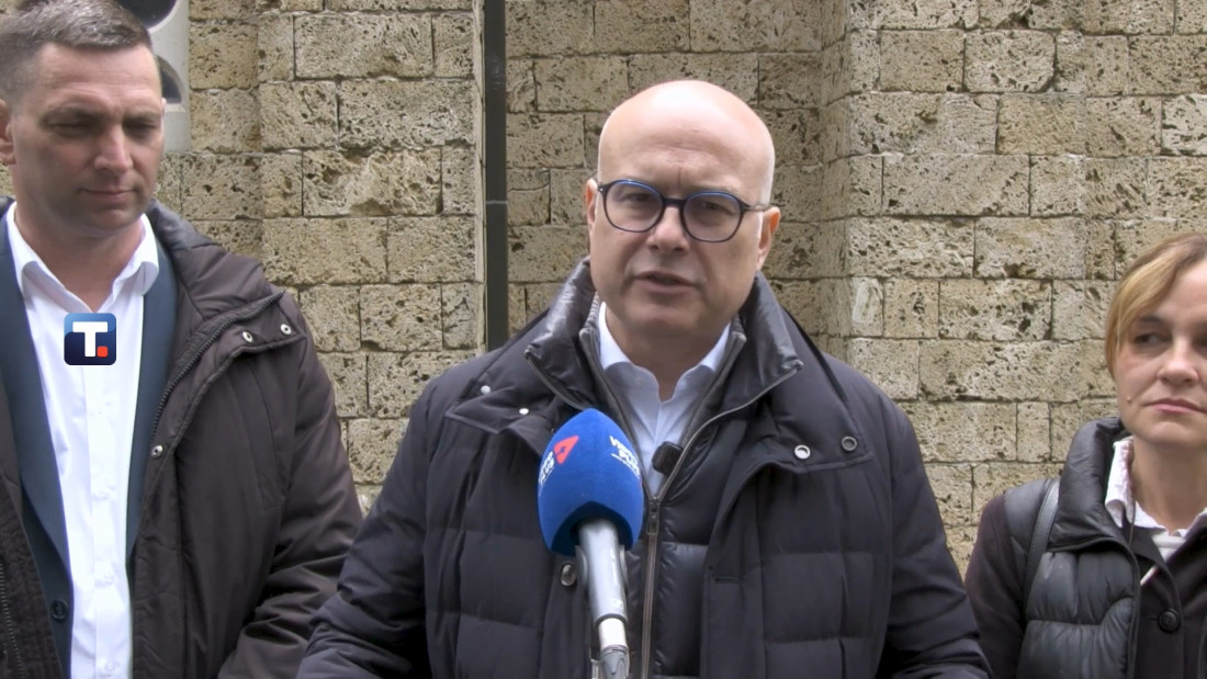Vučević u Kosjeriću obišao porodicu sa osmoro dece