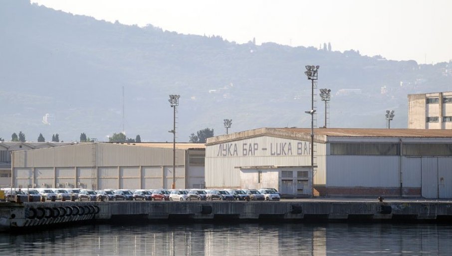 U Slobodnoj zoni Luke Bar počelo uništenje cigareta namenjenih švercu