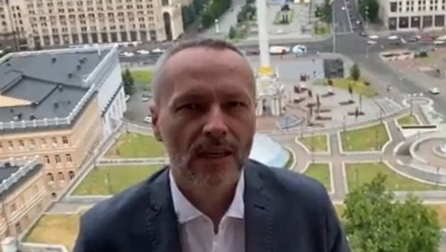 Prvo rušenje Vučića, pa onda „oslobađanje“ Crne Gore