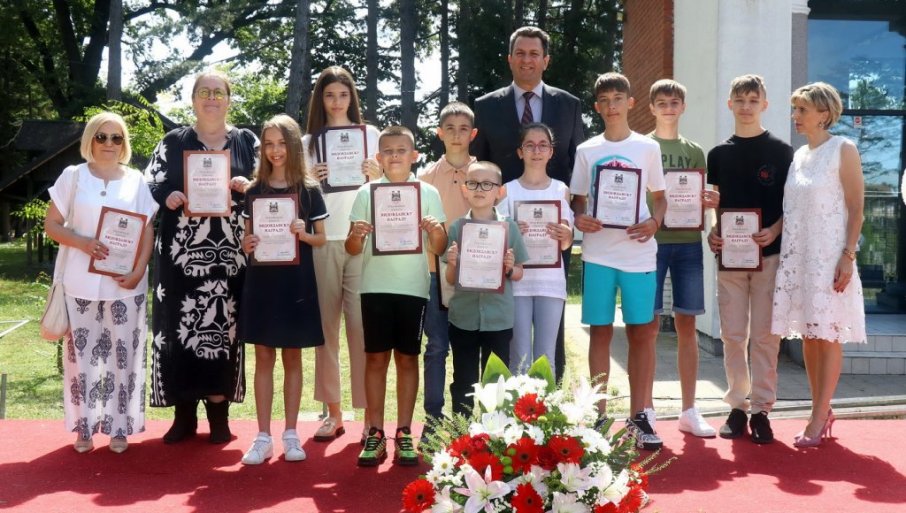 Uručene Vidovdanske nagrade najboljim učenicima i nastavnicima