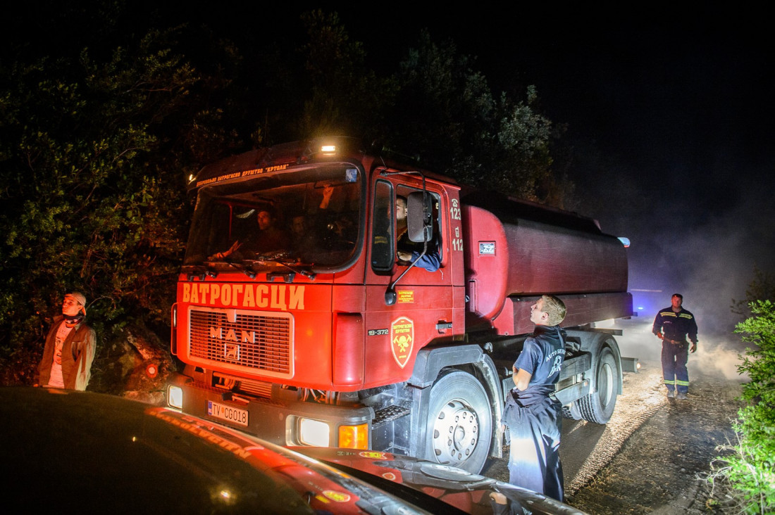 Šumski požar na poluostrvu Luštica: Grom izazvao požar