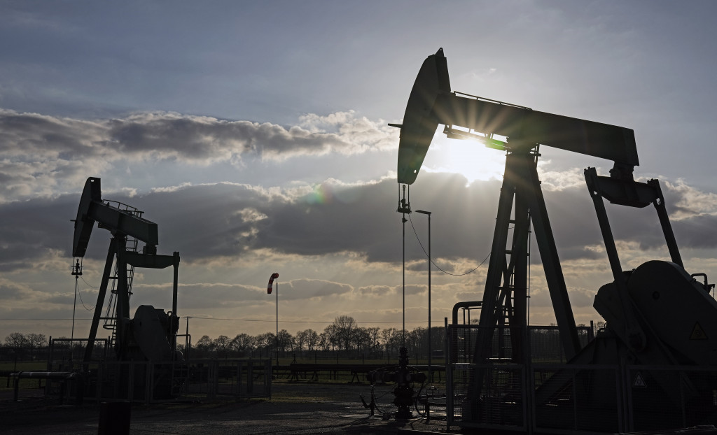 Cena nafte WTI pala ispod 67 dolara