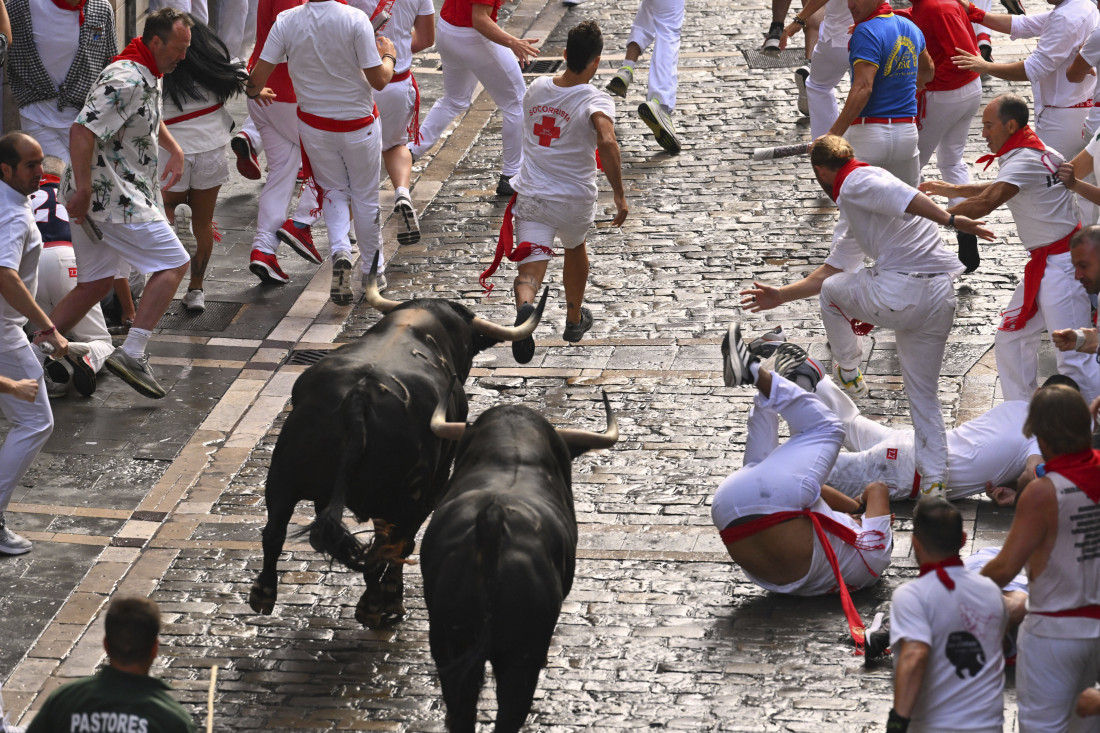 Trka s bikovima otvorila San Fermin u Pamploni