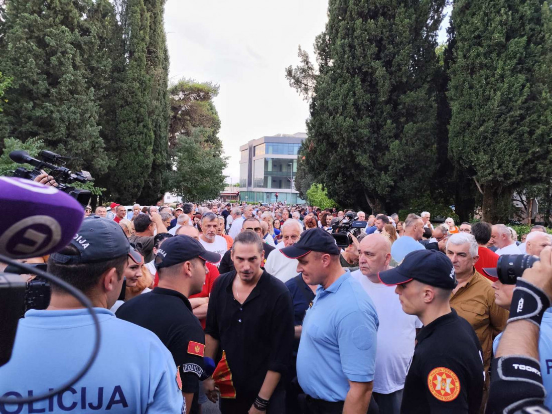 Protesti ispred Vile Gorica zbog dodela 13-julske nagrade