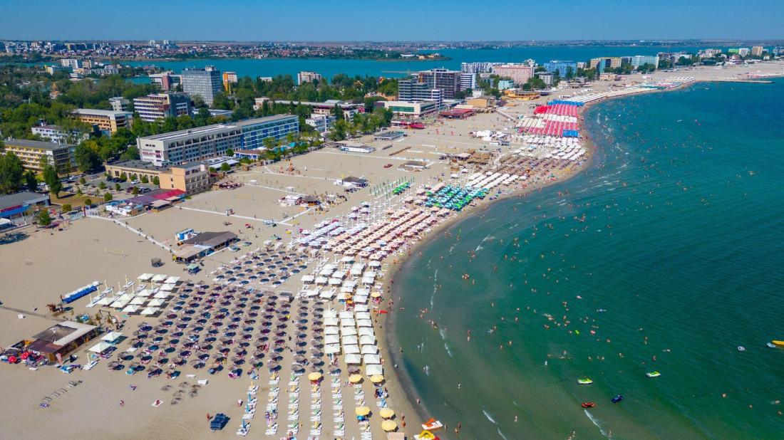 Prazne plaže i puste ležaljke: Komšijama "pukla" sezona zbog velikog rasta cena