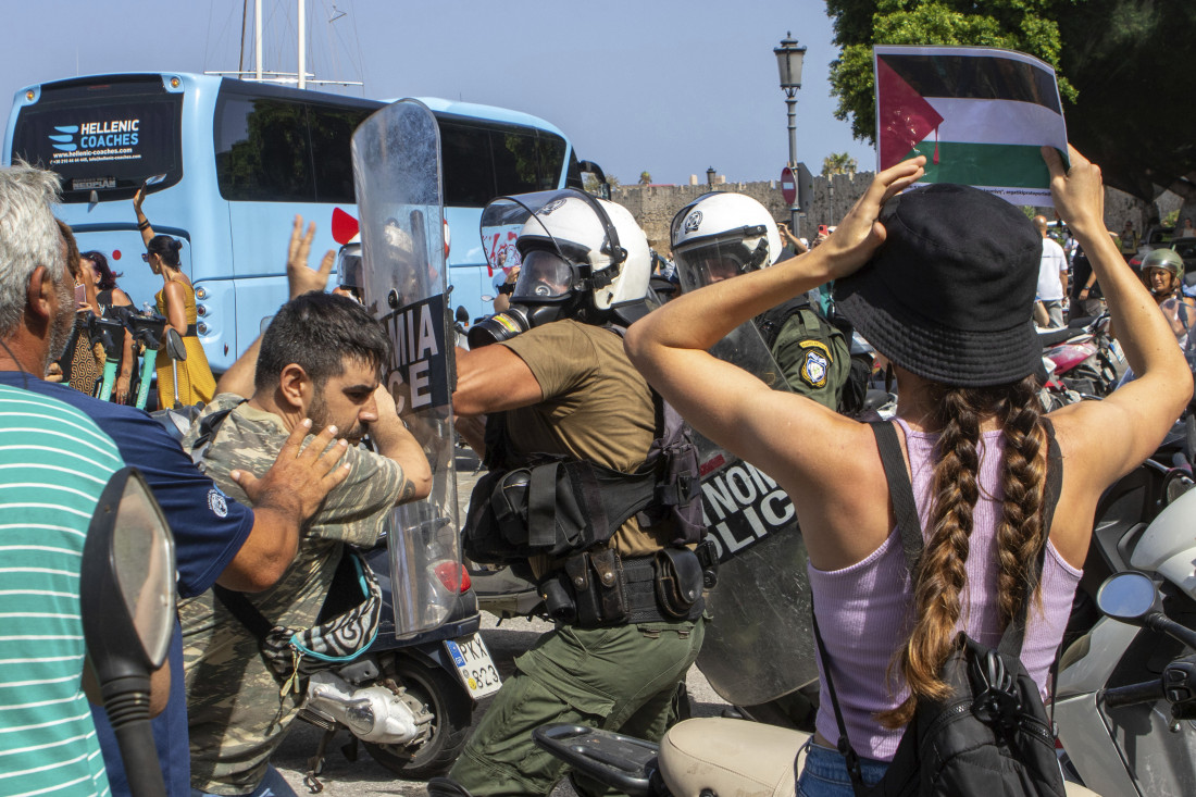 Na Rodosu uhapšeno 15 ljudi zbog protesta protiv kruzera