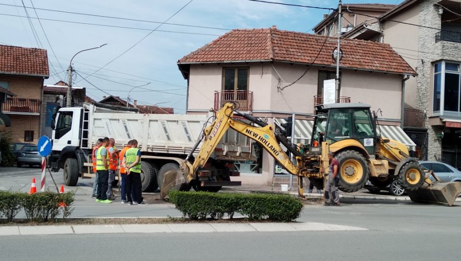 ULICA LAZE LAZAREVIĆA BEZ VODE: Hitni radovi na vodovodnoj mreži
