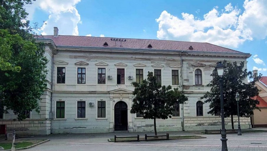 Roditelji đaka OŠ „Vuk Karadžić“ iz Vršca predali peticiju sa preko 400 potpisa