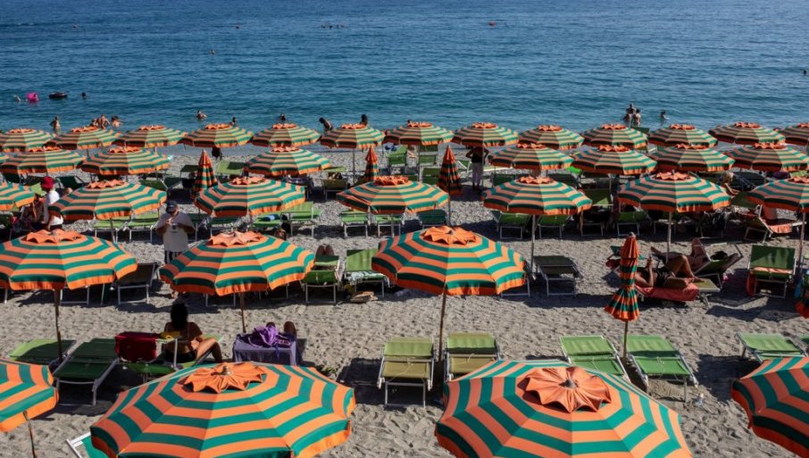 Cena ležaljki čak 354 evra za prvi red uz plažu