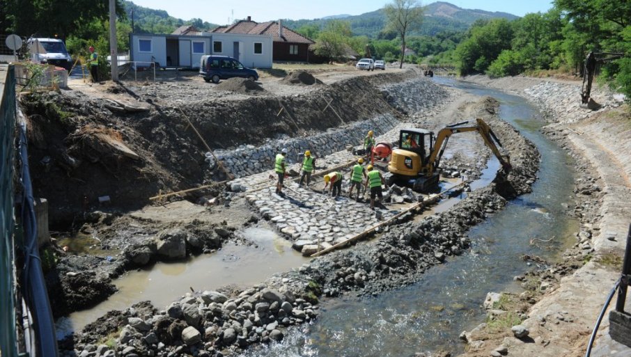 Gradi se obaloutvrda i novi most preko reke Ribnice u istoimenom naselju