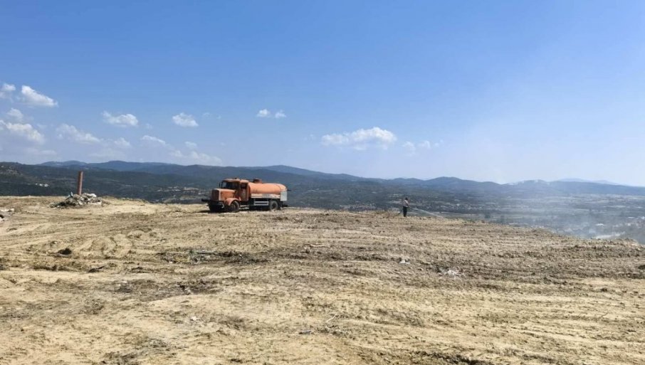 NADLEŽNI JOŠ SUMIRAJU POSLEDICE VATRENE STIHIJE NA DEPONIJI KOD VRANJA „Meteris“ pod kontrolom