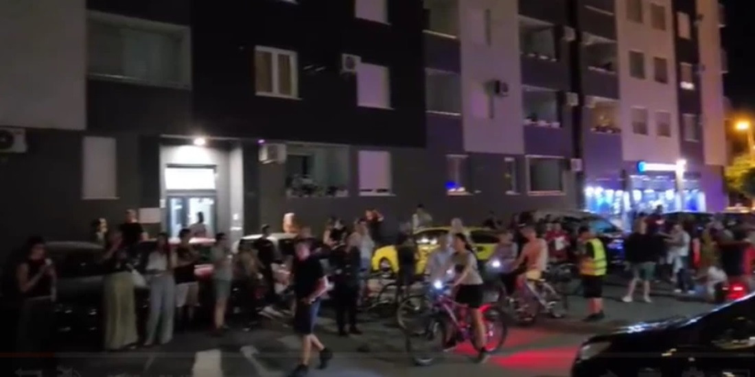 Šačica histeričnih blokadera opet ispred kuće Žarka Mićina