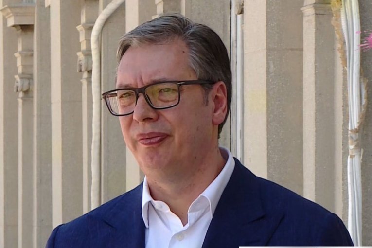 „SRBIJA IDE NAPRED, NASTAVLJAMO DA GRADIMO, DA NAŠI LJUDI ŽIVE BOLJE“! Vučić objavio šta je urađeno za svakog čoveka u ovoj državi! IMAO PORUKU I ZA BLOKADERE! (VIDEO)