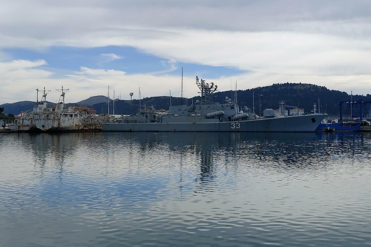 Prodaja Vojnih Brodova u Crnoj Gori: Izazovi i Perspektive