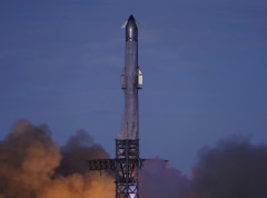 „Spejs Eks“ uspešno lansirao raketu „Super Heavy-Starship“ na probni let