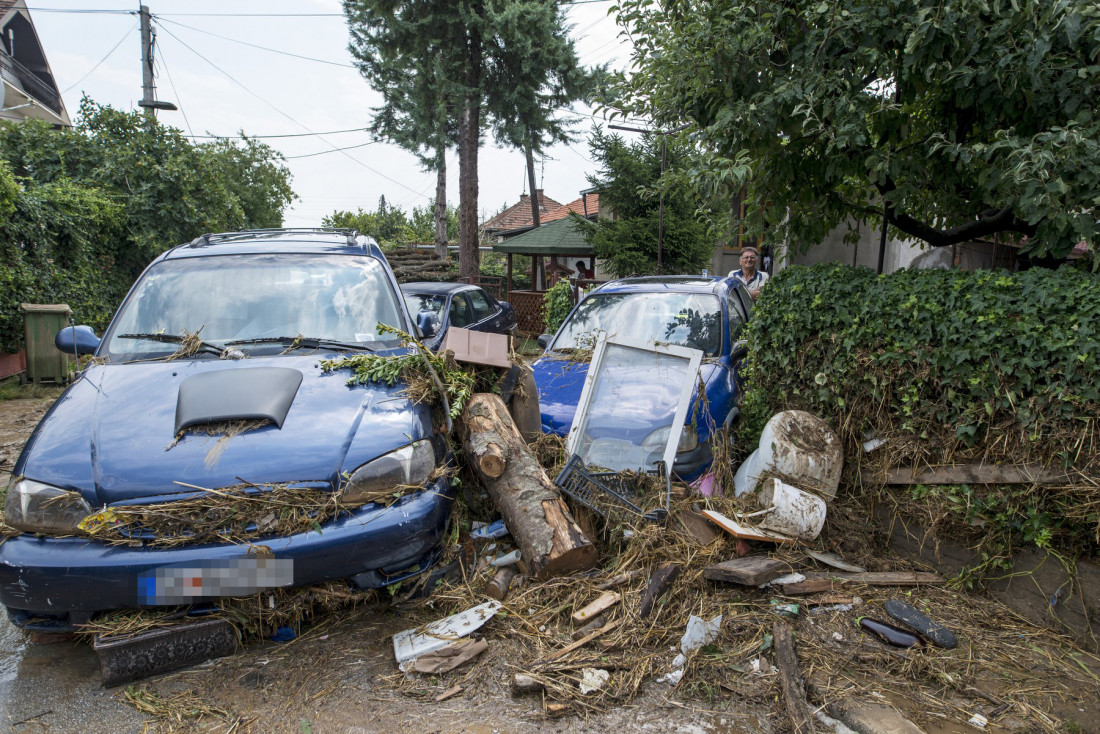 Vetar nosio krovove: Skoplje pod udarom nevremena