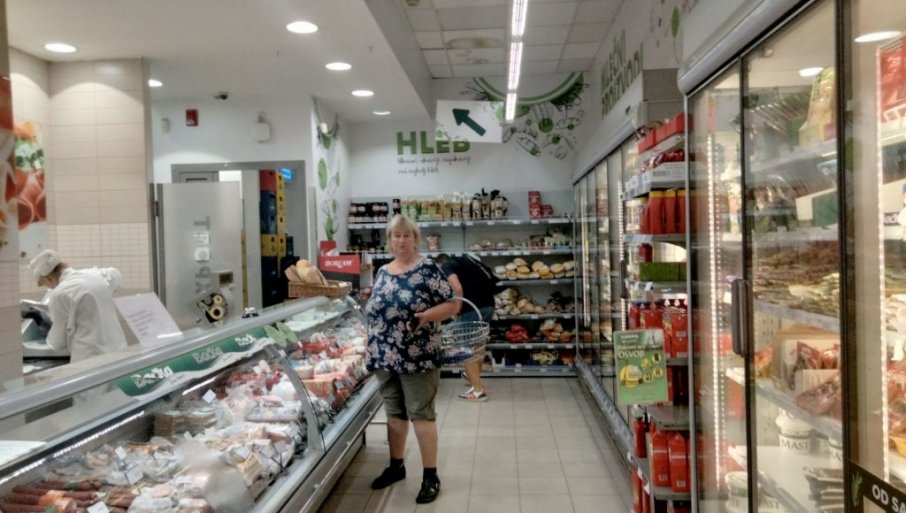 „DOBRA MERA, POGOTOVO ZA NAS PENZIONERE!“ Novosađani zadovoljni novim cenama