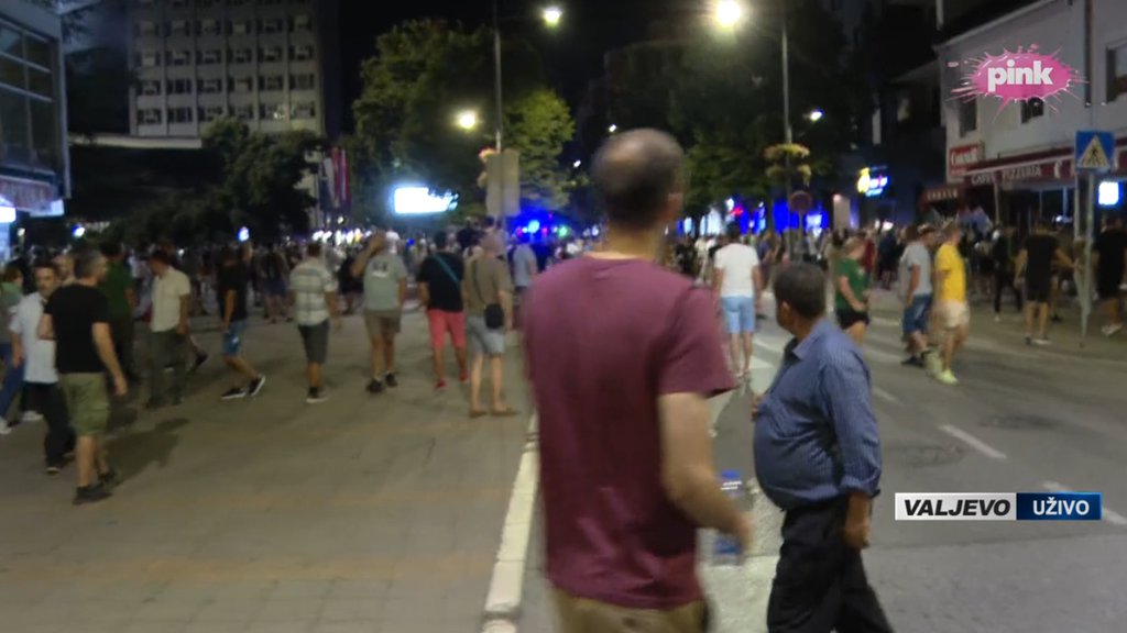 Sukobi i nasilje u Novom Sadu: Protesti izazivaju haos širom Srbije