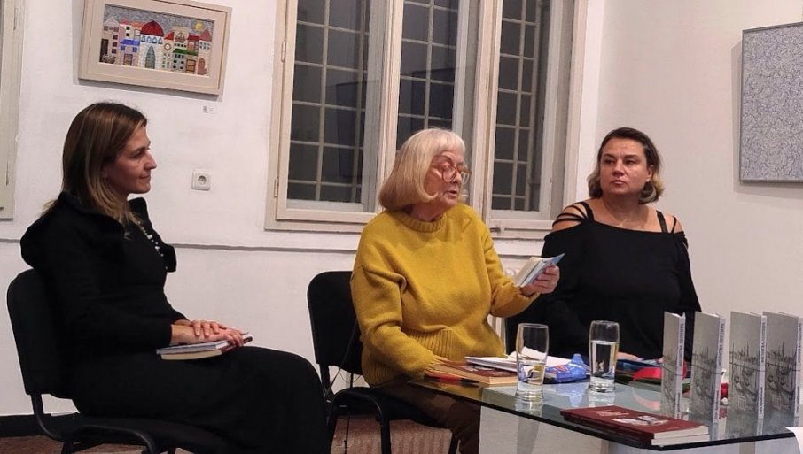 U Paraćinu sinoć promovisana njena treća knjiga (FOTO)