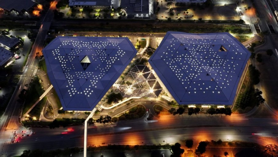 Prva kompanija na svetu vredna pet biliona dolara