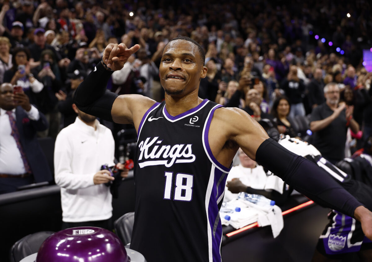 Lakers uuzeli pobedu protiv Kingsa