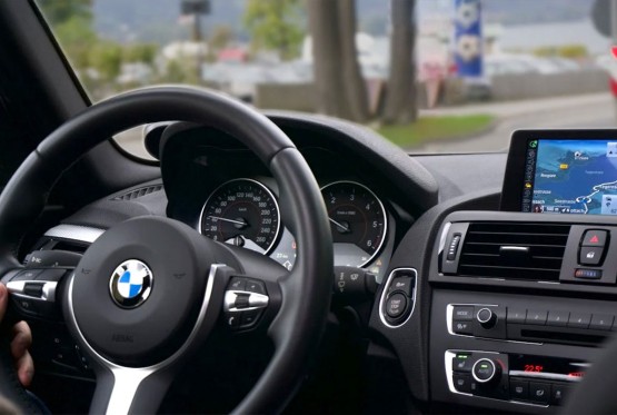 Istraživanje pokazalo da ekranima nije mjesto u automobilu