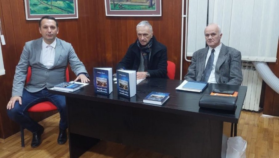 KULTURNA SVETKOVINA U BIBLIOTECI U VLADIMIRCIMA: Žunić iznedrio „Sazvežđe života“