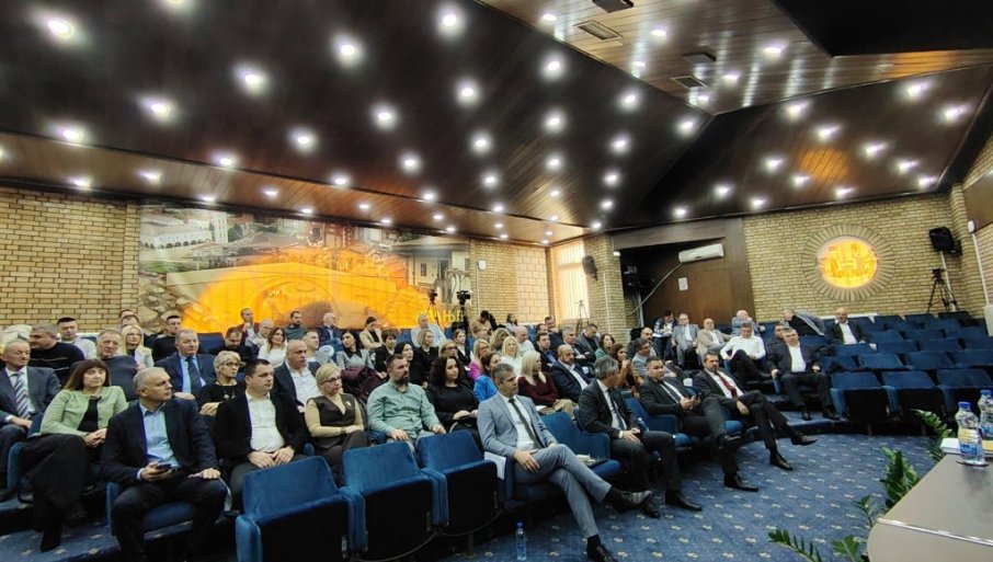 LOKALNI PARLAMENT U VRANJU JUČE USVOJIO BUDŽET ZA 2026, ALI NIJE RASPRAVLJAO O INICIJATIVI OPOZICIJE Roditelji-staratelji