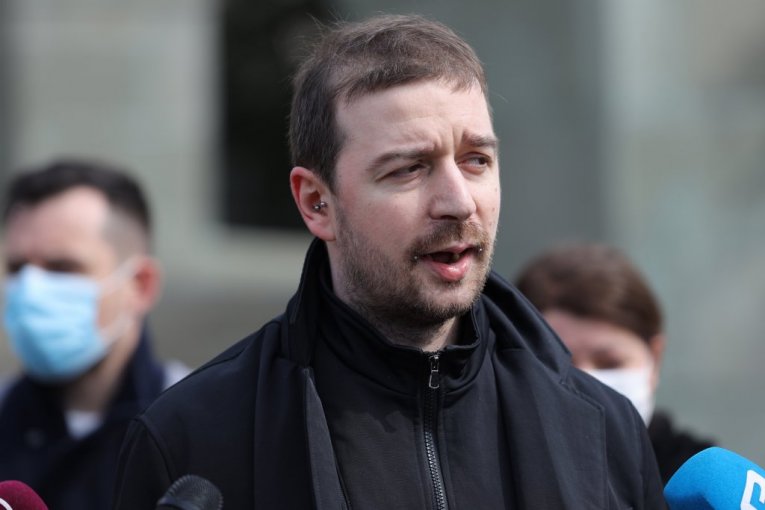 Dojčinović nastavlja kampanju protiv Vučića!