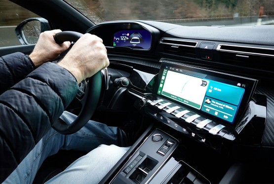 Stručnjak objašnjava šta trebate učiniti ako osjetite miris benzina u vozilu