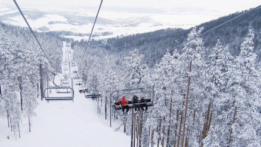 ŽIČARA NA TORNIKU VAN FUNKCIJE: Skijanja ima, uz poteškoće