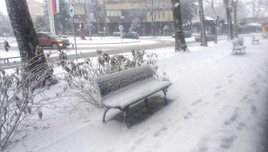 Grad se zabeleo posle vetra i kiše, temperatura jedan stepen