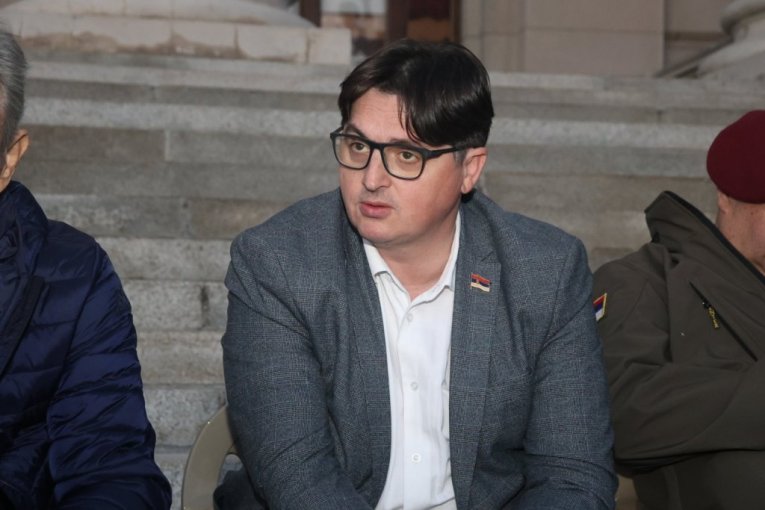 RAZLIKA IZMEĐU NAPREDNJAKA I ĐILASA! Mrdić jasan: Sve što mi nismo radili, on radi sada!