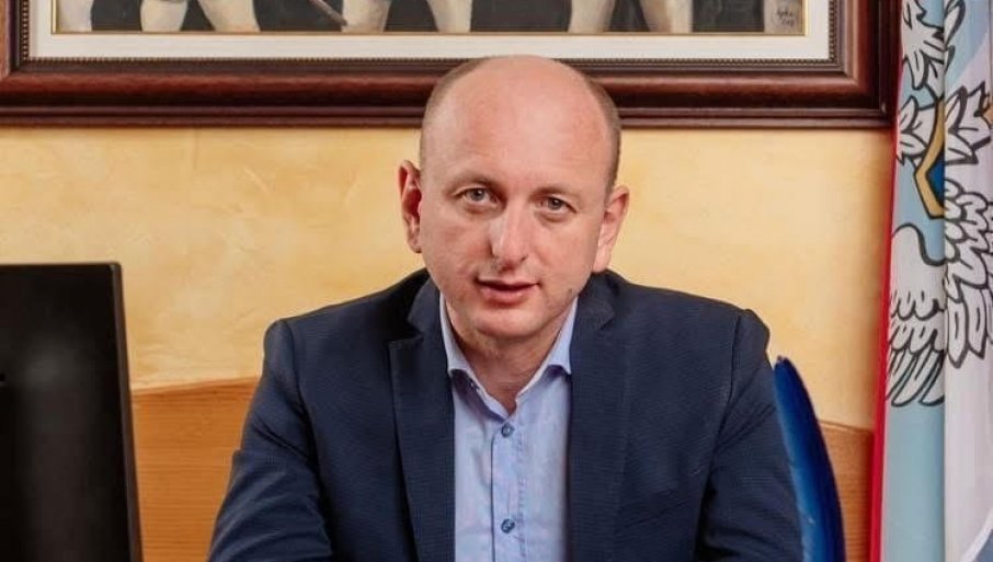 Izvinjavam se u njegovo ime što nije čestitao Dan državnosti