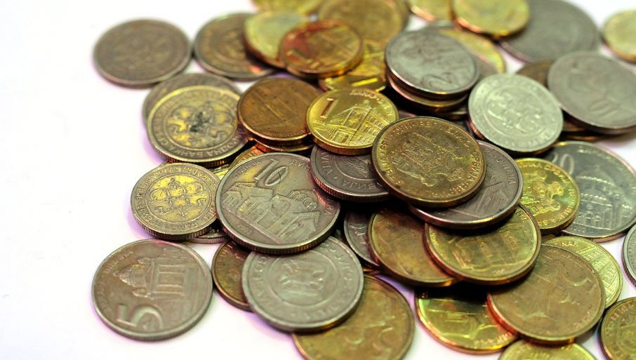 IMATE VELIKU KOLIČINU SITNIG NOVCA U KUĆI? Metalni novac malo vredi, ali zato puno košta