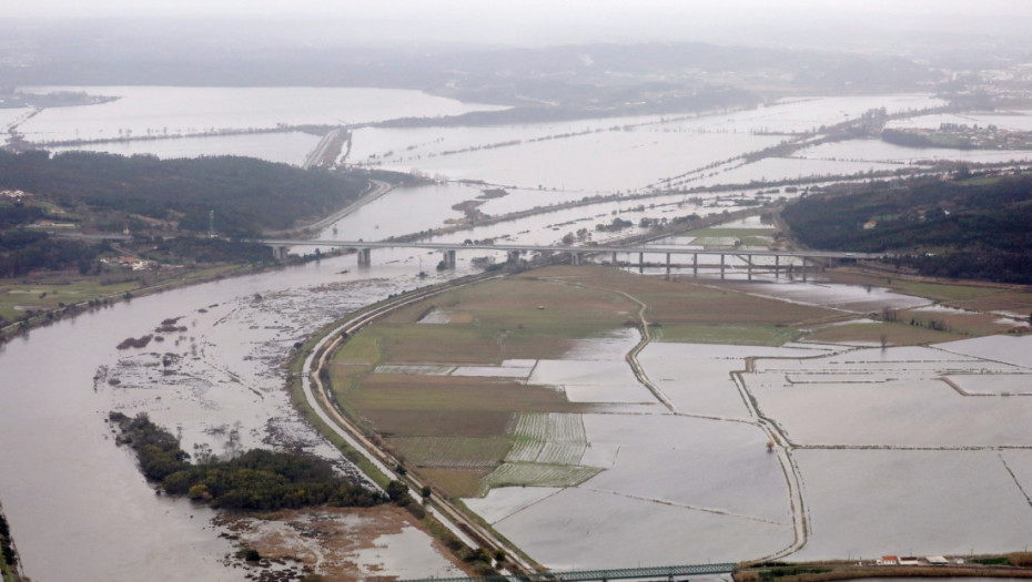 Srušio se vijadukt nakon pucanja nasipa na reci Mondego