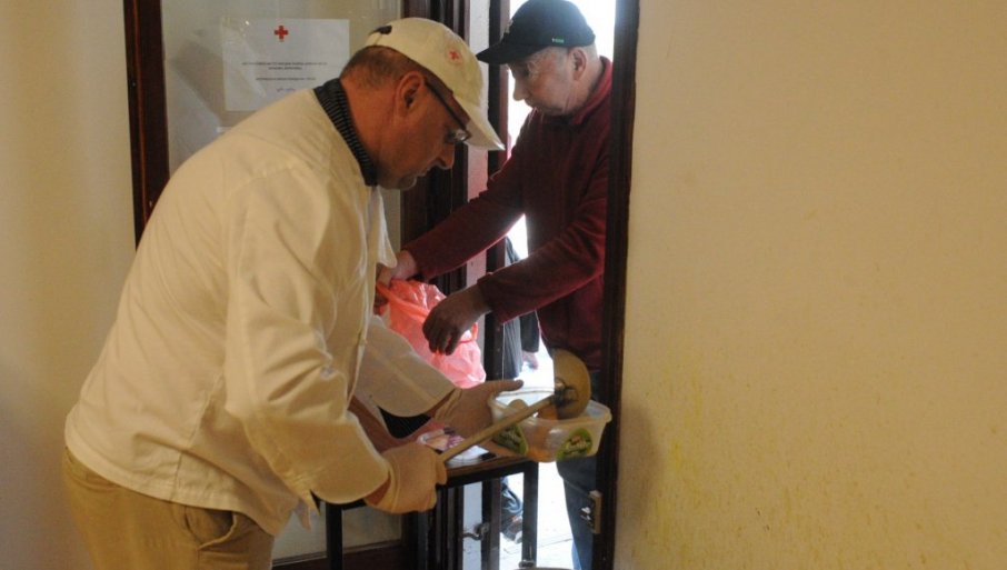 NARODNA KUHINJA U KRALJEVU LANE SKUVALA VIŠE OD 150.000 OBROKA Donatori uvek potrebni