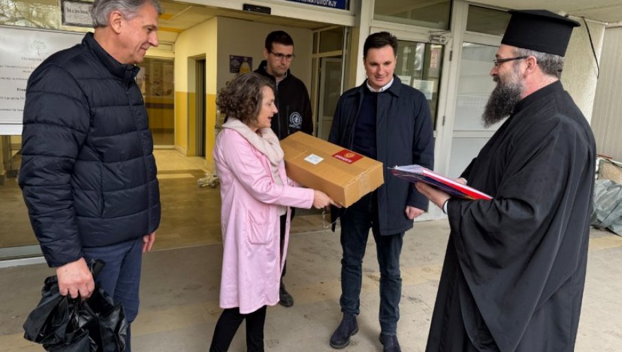 Aleksandar Nikolić, laureat „11. januara“ i Eparhija niška donirali aparat UKC