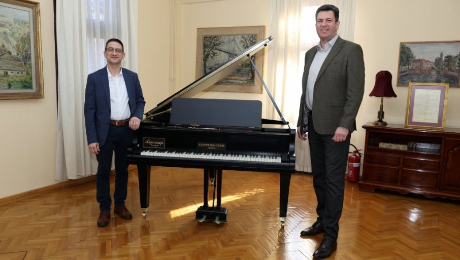 Grad Šabac kupio polukoncertni klavir koji je bio u vlasništvu Mihaila Vukdragovića