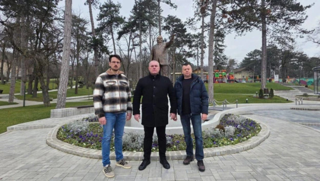 Postavljen spomenik Draganu Markoviću Palmi