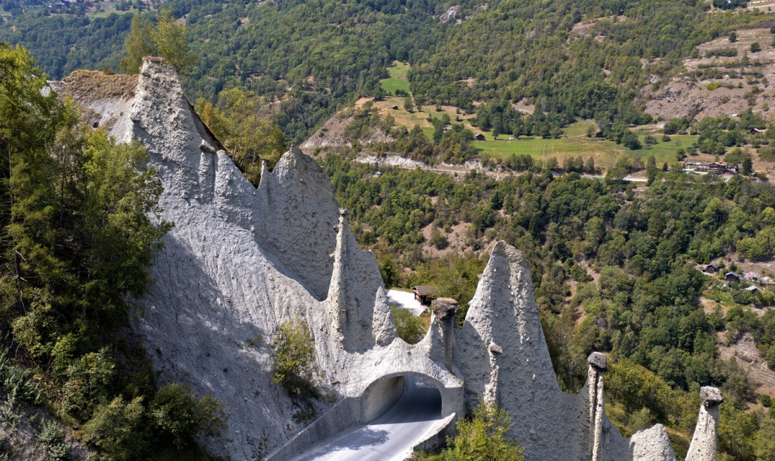 Kameni čuvari doline u Švajcarskoj u selu Euseigne