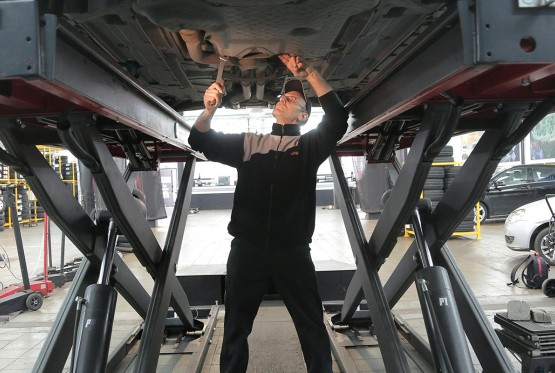 Trik zlata vrijedan: Zašto iskusni mehaničari uvijek imaju voštanu bojicu?